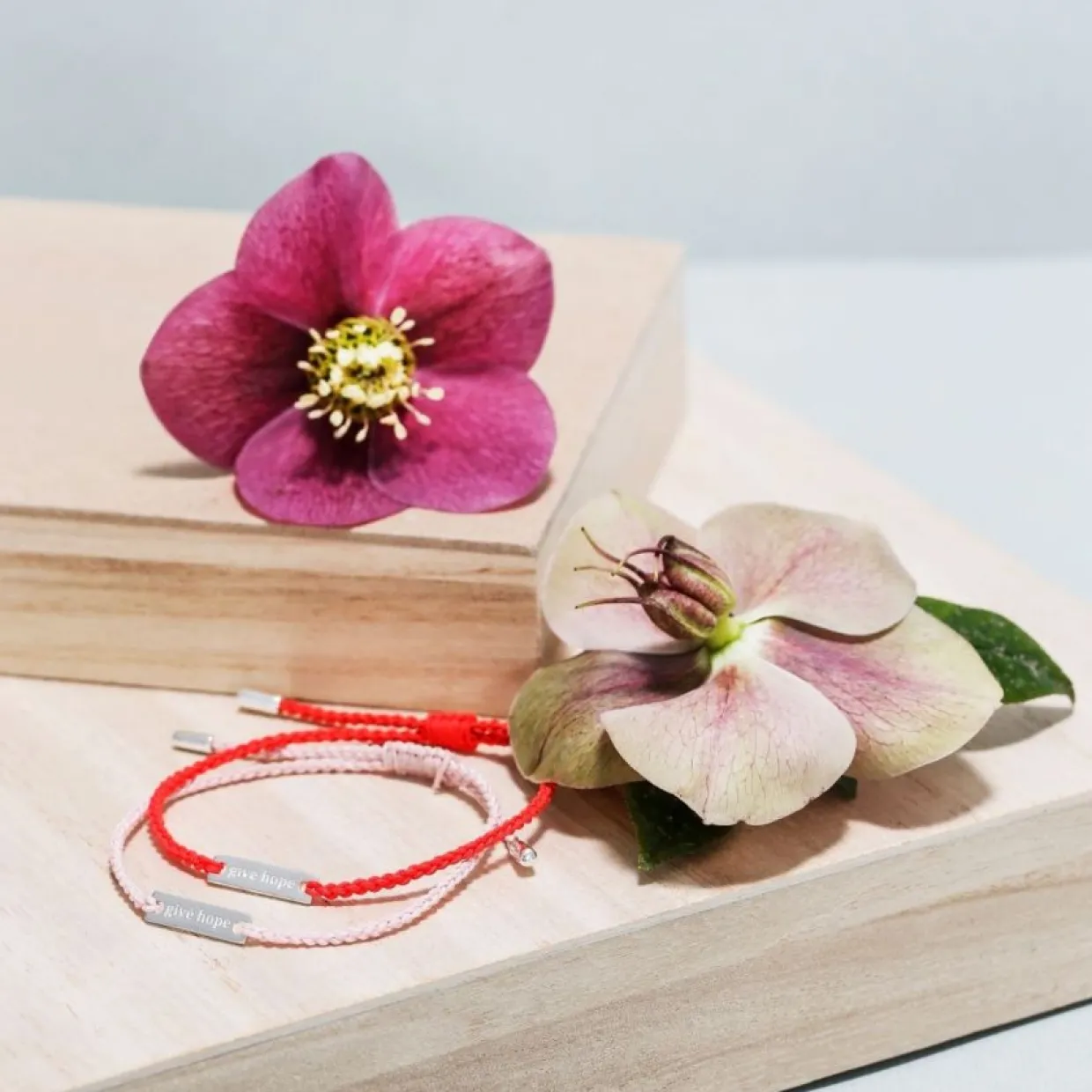 ARMBAND GIVE HOPE tråd/silver Mint