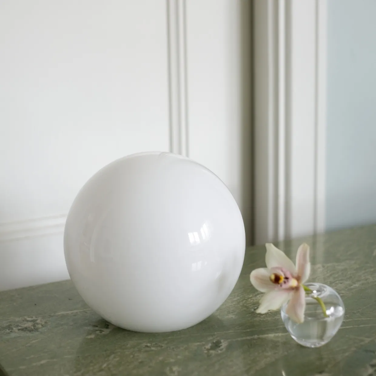 Bordslampa rund glas Vit