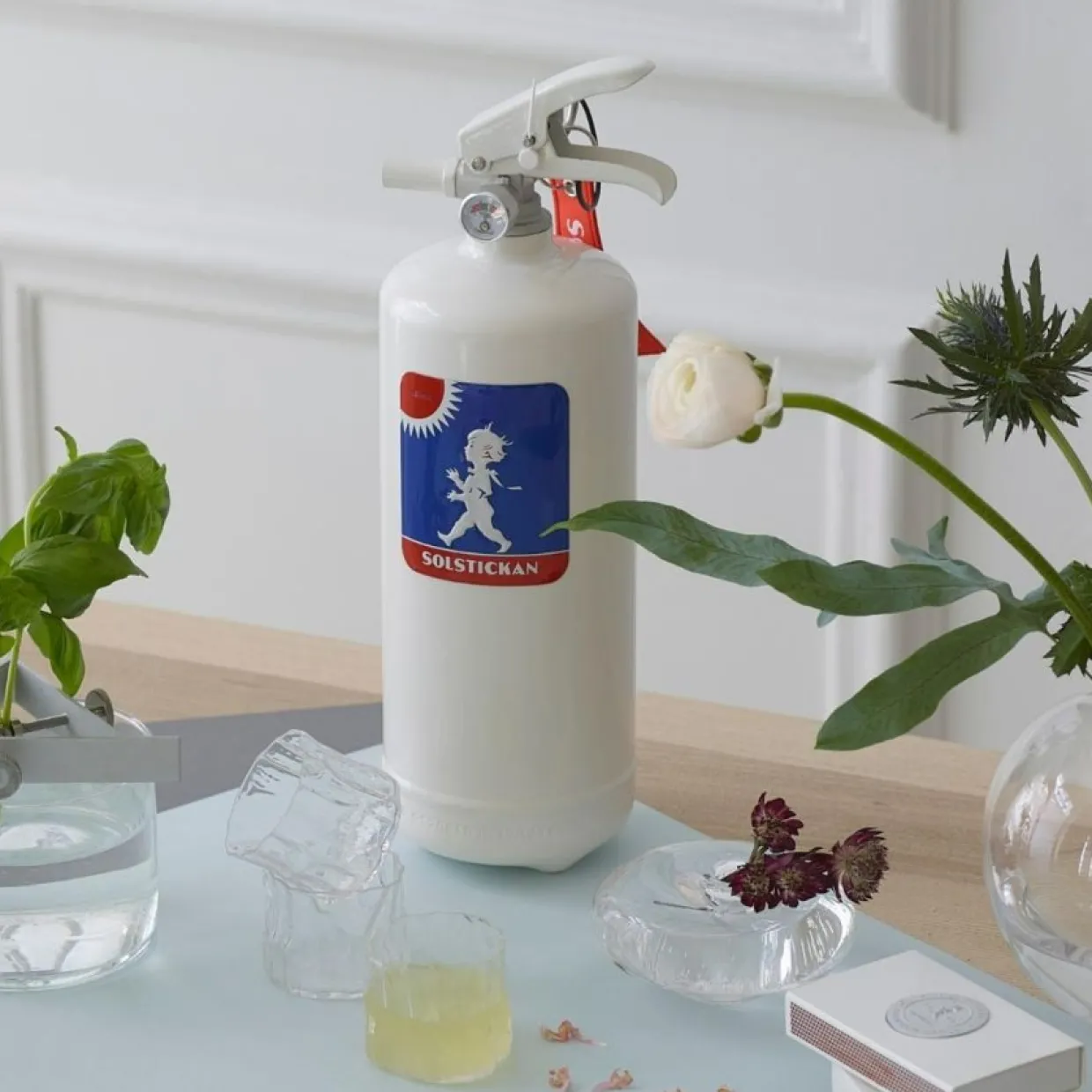 Brandsläckare 2kg vit org. emblem solstickan