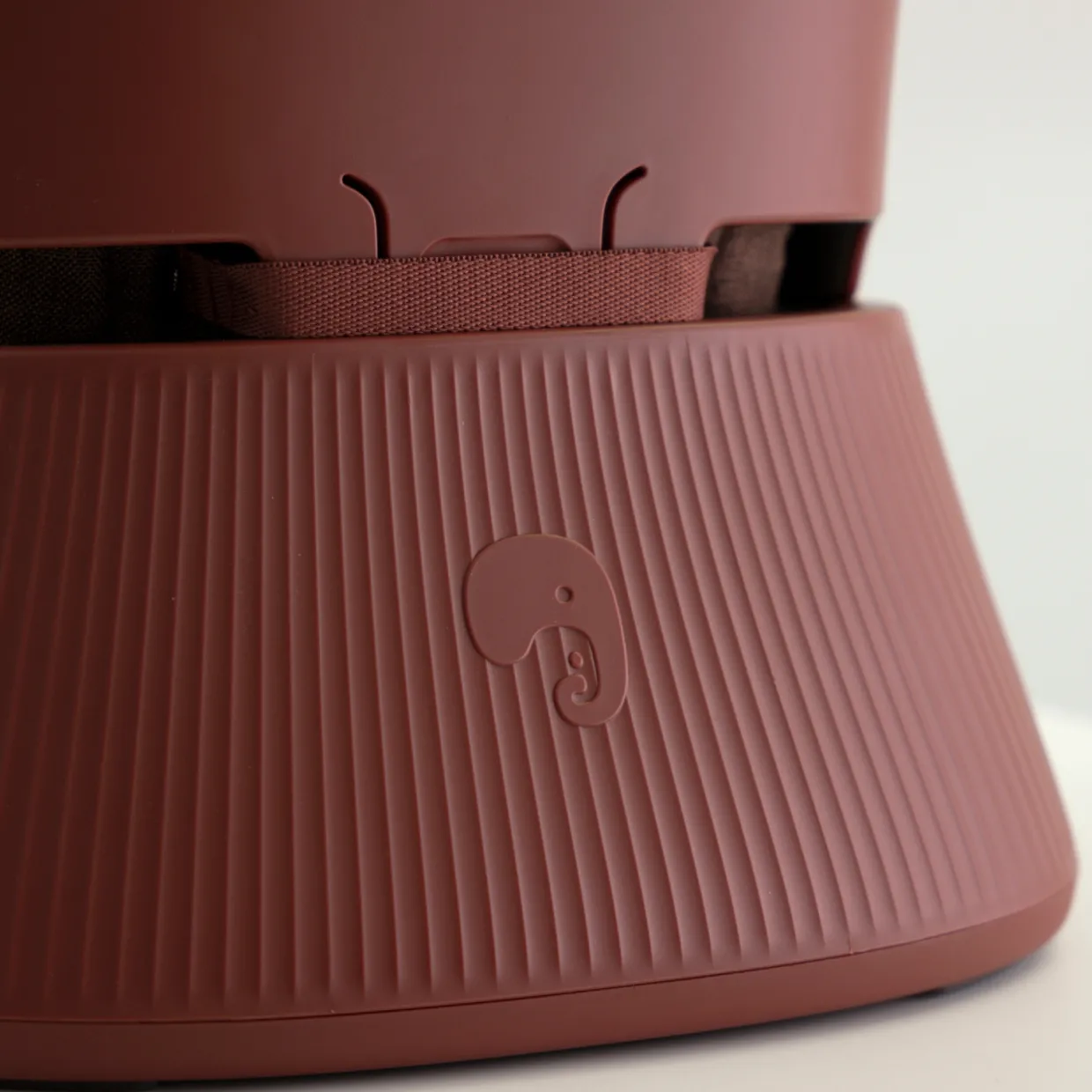 Bärbar barnstol Hannie Mahogany Red