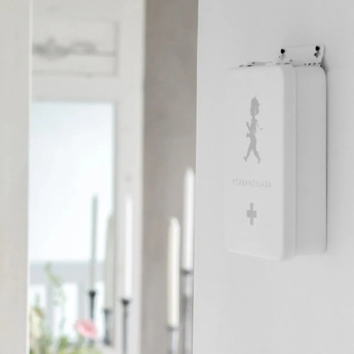 Förbandslåda / Medicinskåp, vit