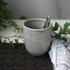 Grytunderlägg Dots kork svart