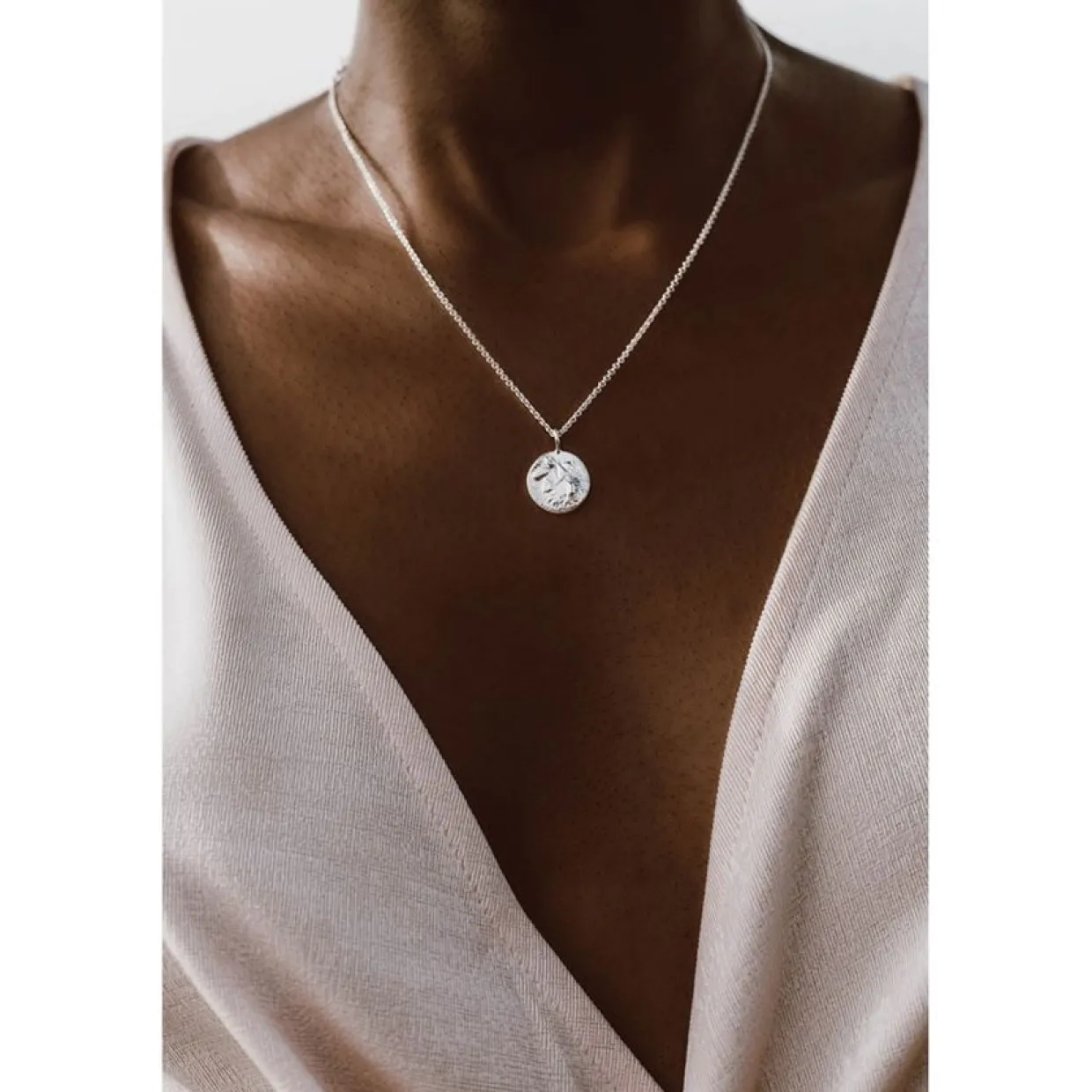 Halsband smält måne