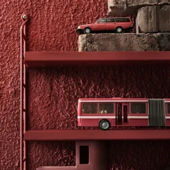 Hylla Pocket String Metall Oxtorgsröd