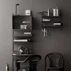 Hylla Pocket String Metall Sergelgrå