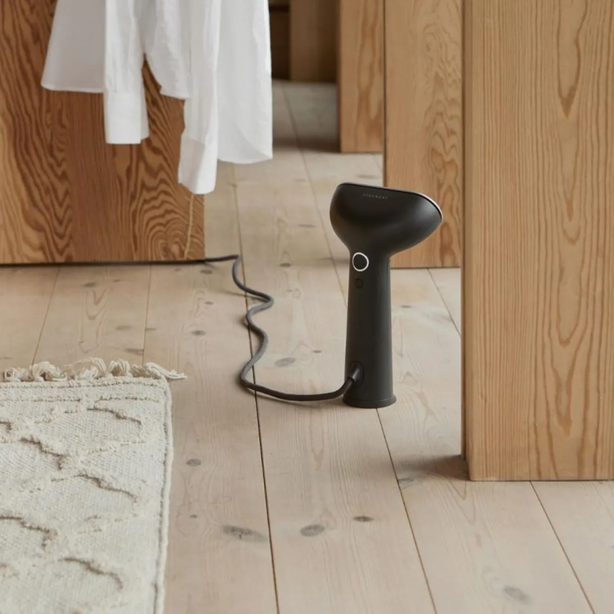 Iron Steamer Cirrus No.3 Charcoal