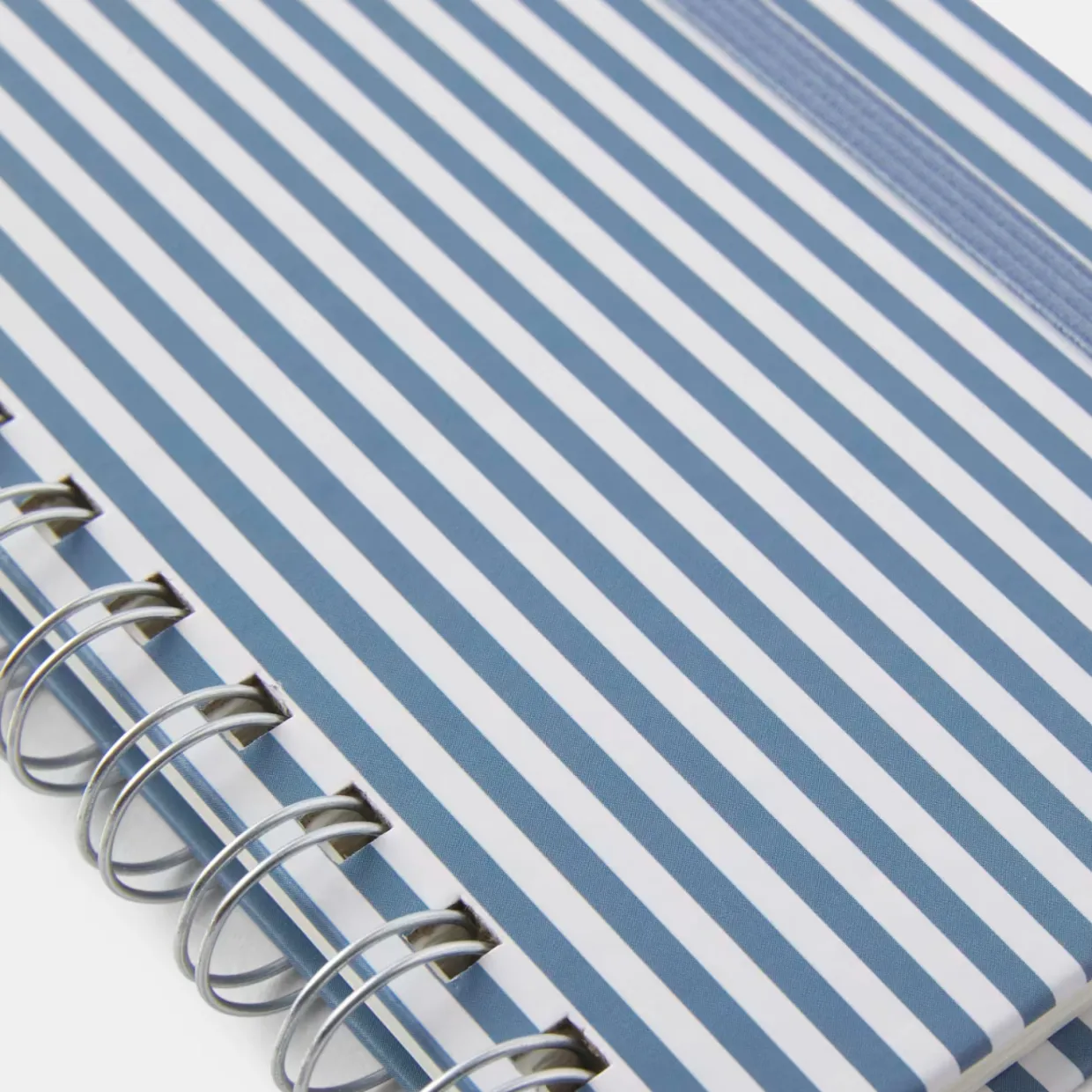 Linjerad anteckningsbok KIT Stripe A6