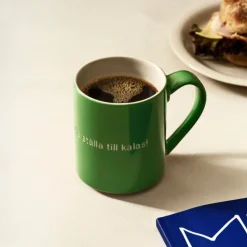 Mugg Astrid Jag vet en som ska ställa till.. Grön