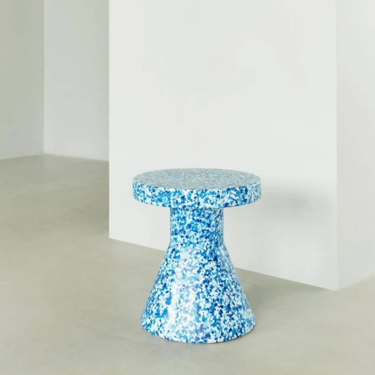 Pall / Sidebord Bit Cone