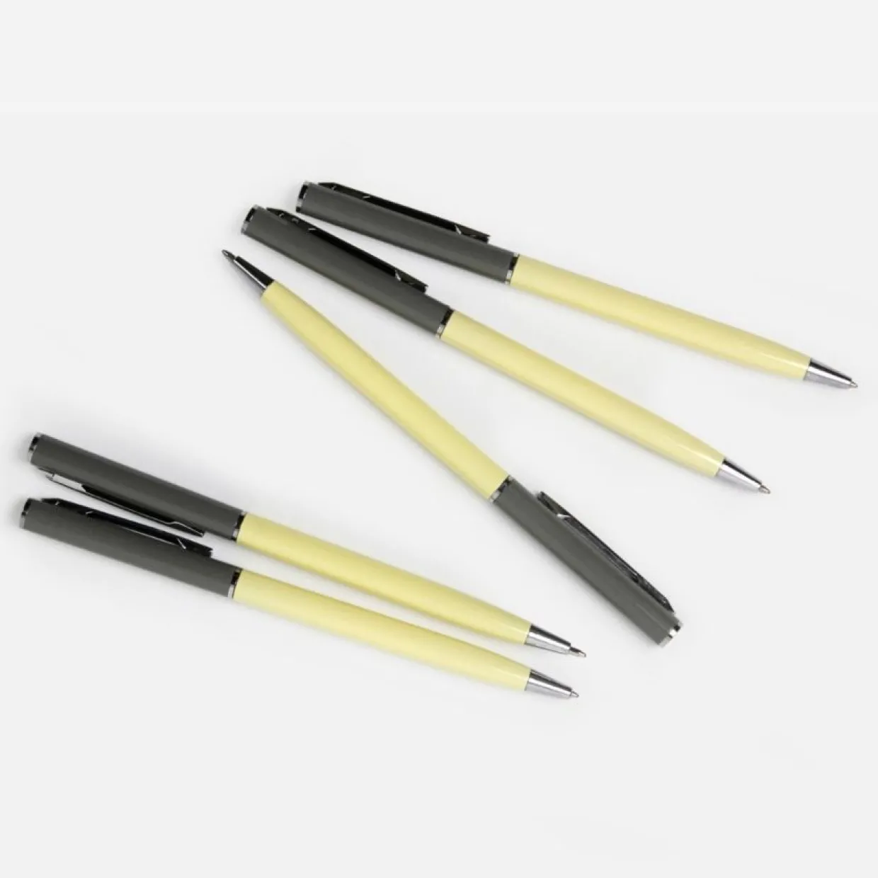 Penna kulspets grafit/krämgul