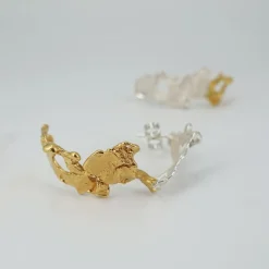 Örhängen Flodens dans guld/vit