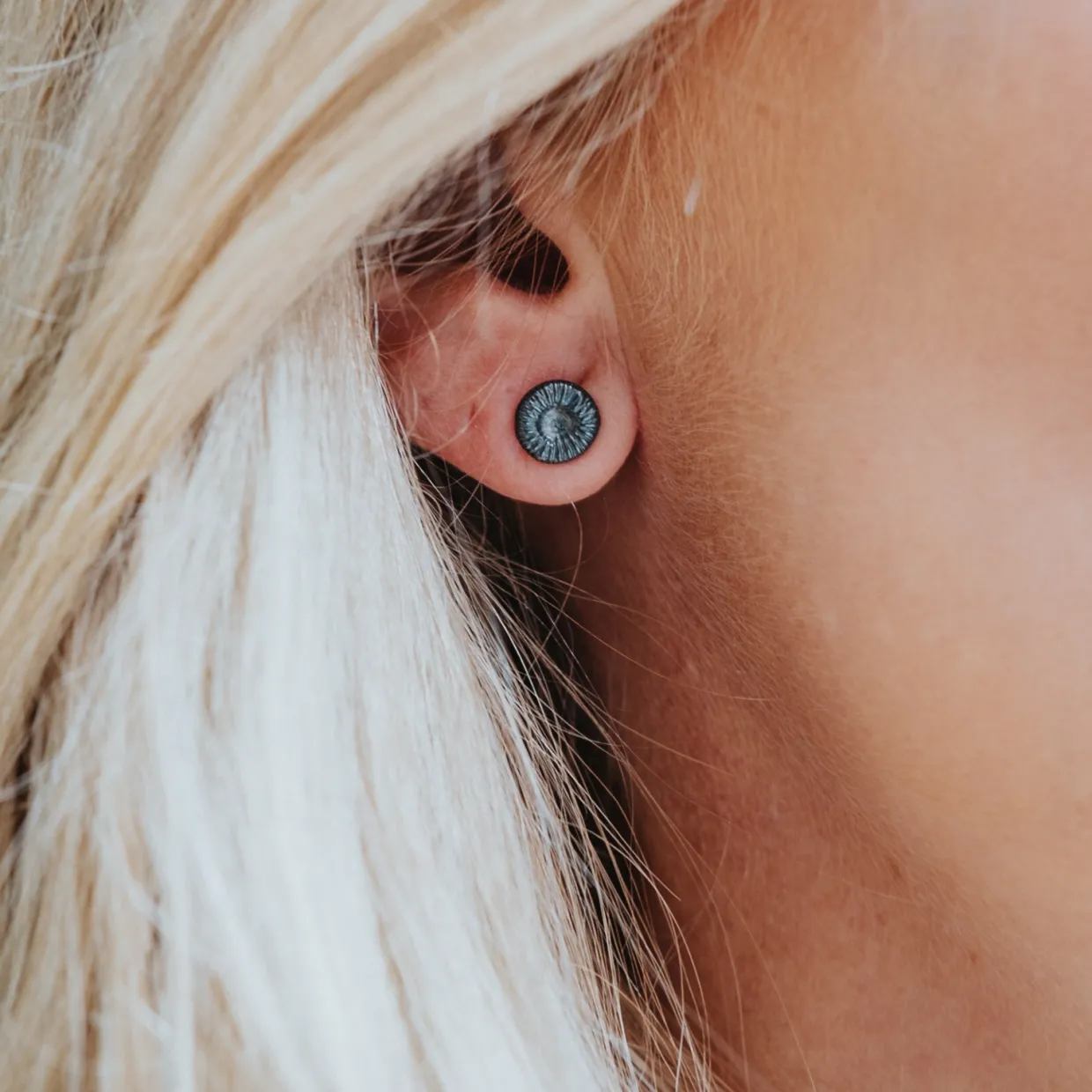 Örhängen Knappkorall oxid