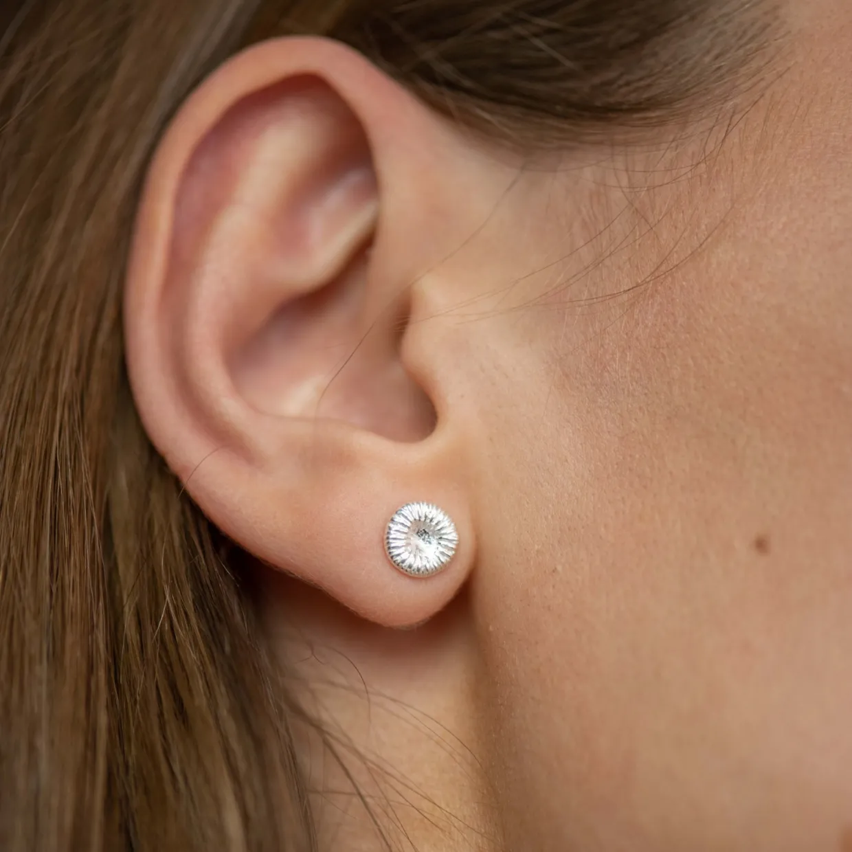 Örhängen Knappkorall silver