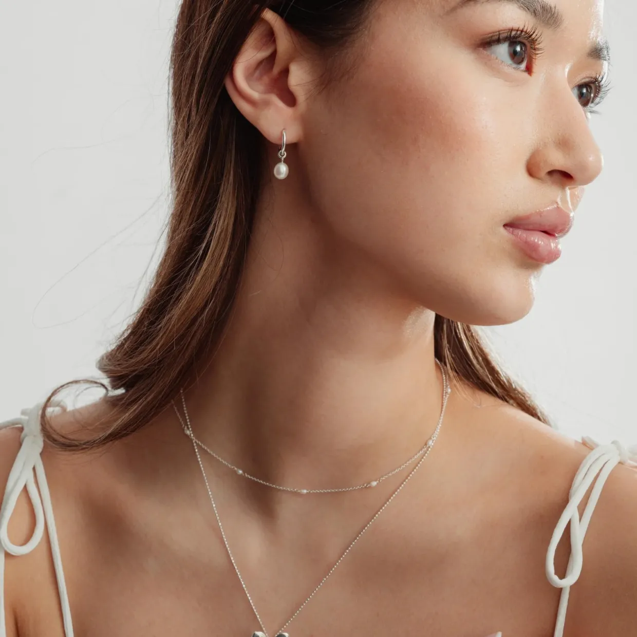 Örhängen Treasure Pearl Hoops Silver