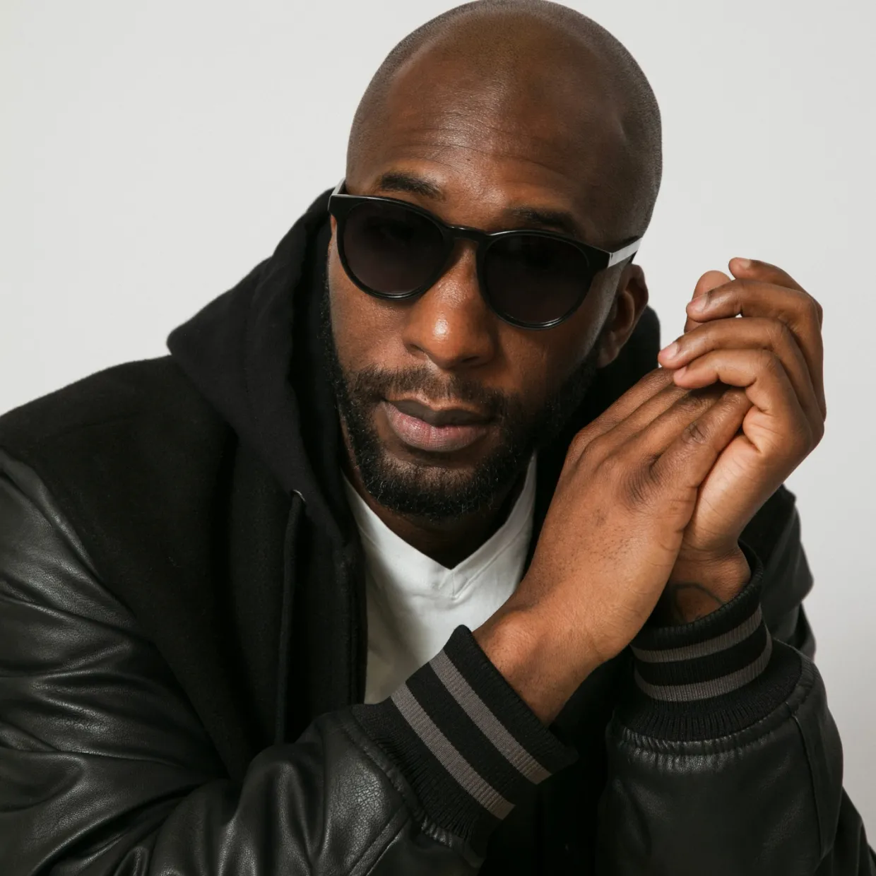 Solglasögon Oval Svart