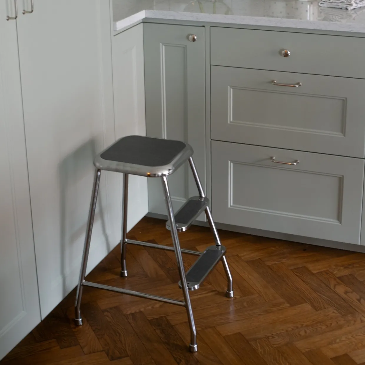 Stegpall Lindqvistpallen Krom/mörk grå