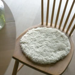 Stolsdyna Fårö fårskinn 34 cm off white