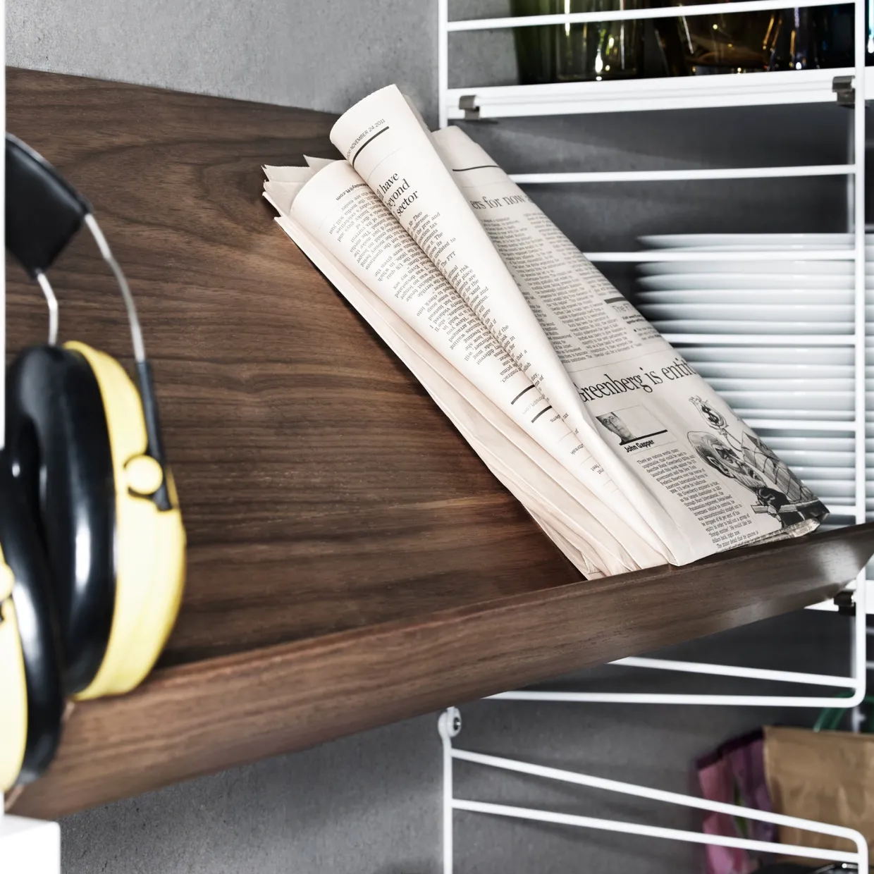 Tidskriftshylla Trä 78x30 valnöt