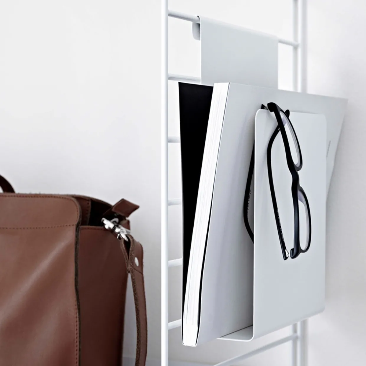 Tidskriftssamlare vit