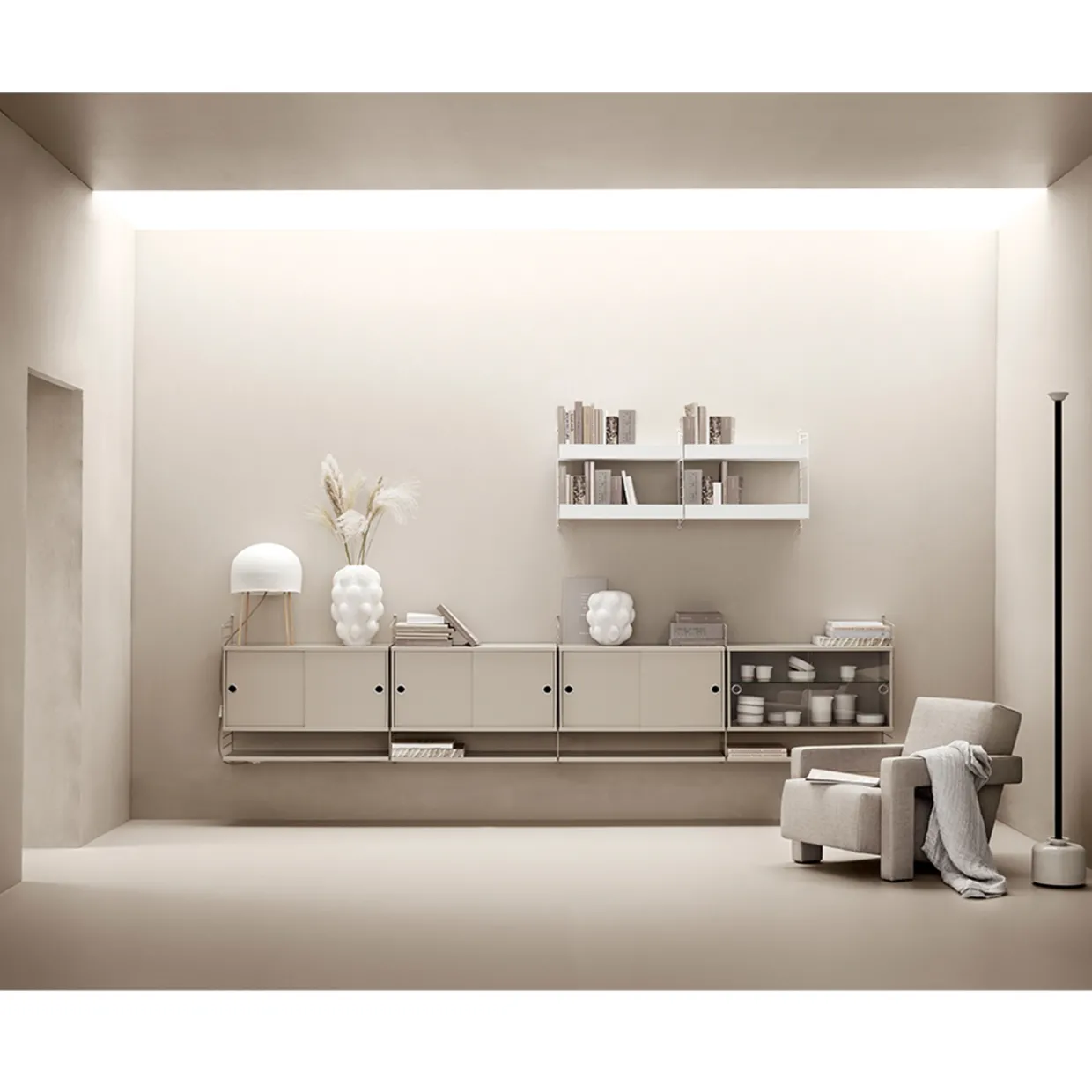 Vitrinskåp 78x30x42 beige